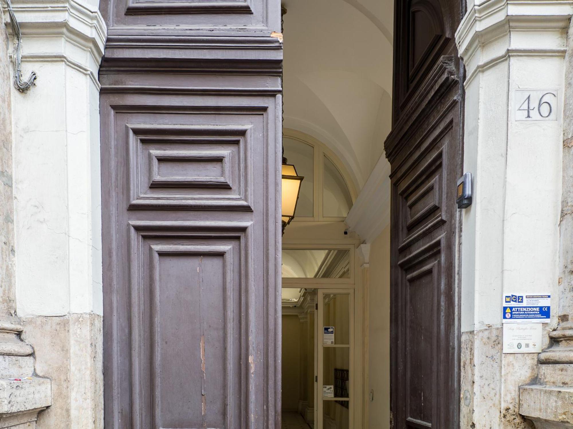 The Rent - One-bedroom Flat In Tritone Area Apartment *